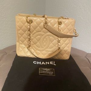 Chanel caviar beige leather🌷